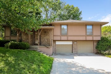 1008 SW Pinto Ln Blue Springs, MO 64015
